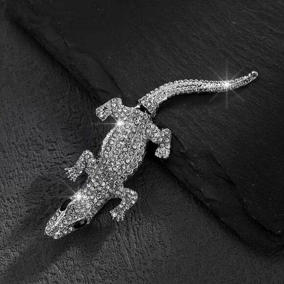 🐊 Betsey Johnson sparkling crocodile crystal brooch 🐊 - Picture 3 of 5